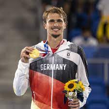 Alexander zverev spielt am hamburger rothenbaum. 7zhpak1awaxwpm