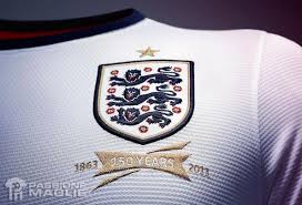 Commercio all'ingrosso di disegno il vostro logo di sport a buon mercato berretto da baseball di snapback oem cappello italia. Maglia Inghilterra 2013 Nike Per I 150 Anni Della Football Association