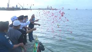 Luasnya saya lupa tapi kapasitas untuk ribuan jamaah makanya jadi masjid raya, tutur. Dcj73ozxbq12dm