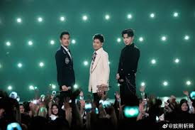 澳門頭條--退圈5年，他喜提熱搜第一：以為你很窮酸，結果偷偷暴富？！