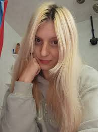 Is it safe to box dye hair while pregnant?