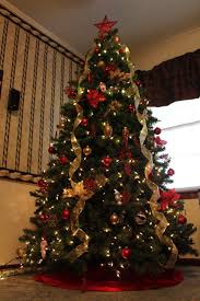 Unique Easy Christmas Tree Decorating Ideas Prekhome Cool Christmas Trees Red And Gold Christmas Tree Traditional Christmas Tree