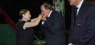 توفي الفنان المصري، عزت العلايلي، اليوم الجمعة، عن عمر يناهز 86 عاما. ØµÙˆØ± Ù†Ø¬ÙˆÙ… Ø§Ù„ÙÙ† Ø§Ù„ÙƒØ¨Ø§Ø± ÙŠØ¸Ù‡Ø±ÙˆÙ† Ø¨Ø¹Ø¯ ØºÙŠØ§Ø¨ ÙÙŠ Ø¹Ø²Ø§Ø¡ Ø²ÙˆØ¬Ø© Ø¹Ø²Øª Ø§Ù„Ø¹Ù„Ø§ÙŠÙ„ÙŠ ÙƒÙŠÙ Ø£ØµØ¨Ø­ Ø±Ø´ÙˆØ§Ù† ØªÙˆÙÙŠÙ‚ Ù…Ø¬Ù„Ø© Ù‡ÙŠ