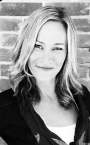 Elizabeth Ogle's Instagram, Twitter & Facebook