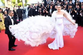 Maybe you would like to learn more about one of these? Lhp Cannes 2017 Khoáº£nh Kháº¯c Bung Lá»¥a Ä'áº¹p Xuáº¥t Tháº§n Cá»§a Ly Nha Ká»³ Va Sao Quá»'c Táº¿
