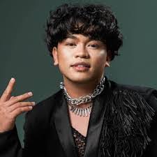 Robert Ditzel's Instagram, Twitter & Facebook