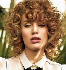 Dogal Kivircik Orta Bob Sac Modelleri Curly Hair Styles Short Curly Haircuts Curly Hair Styles Naturally