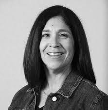 Elizabeth Arzate's Instagram, Twitter & Facebook