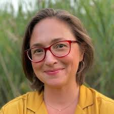 Danielle Clement's Instagram, Twitter & Facebook