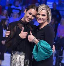 La famiglia allargata non simona ventura e stefano bettarini hanno abbracciato con grande successo l'idea della famiglia chi è giorgio de stefano? Simona Ventura La Verita Sul Suo Fidanzato La Confessione A Verissimo