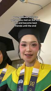 Graduading with The First Friend You Made at Uni