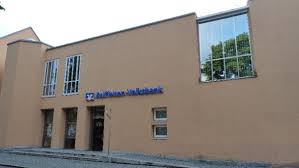 Darüber hinaus bietet es viele. Vr Bank Erding Eg Geschaftsstelle Isen Bank U Sparkasse In Isen Bischof Josef Strasse 1