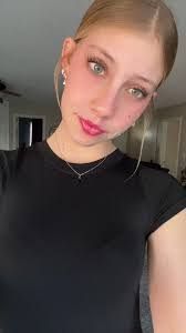 Jennifer Schuh's Instagram, Twitter & Facebook