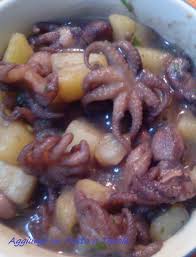 Si puliscono i moscardini, si sciacquano sotto acqua corrente e si mettono a perdere acqua in uno scolapasta. Polipetti In Bianco Con Patate Aggiungi Un Pasto A Tavola