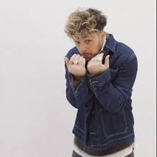 Grennan is a singer/songwriter who's work is based in the regions of indie pop and alt rock. Tom Grennan Tommy Hilfiger Gif Tom Grennan Tommy Hilfiger Idk Discover Share Gifs