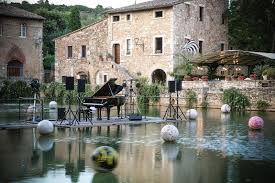 Bagno Vignoni A Few Kilometers From San Quirico D Orcia Is Bagno Vignoni A Small Medieval Vi Tuscany Italy Travel Beautiful Places To Travel Tuscany Landscape