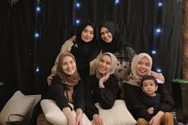 Maybe you would like to learn more about one of these? 140 Contoh Gaya Foto Selfie Kekinian Keluarga Prewedding Pernikahan