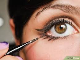 4 ways to apply 1960s style eye makeup