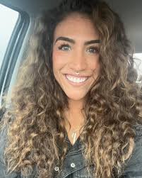 🎉SLEEK WELCOMES STYLIST SARAH REYES🎉 Hey hey heyy, I'm Sarah and I've  been in the industry for 15 years. Education has always been at the heart  of my craft—constantly seeking new techniques