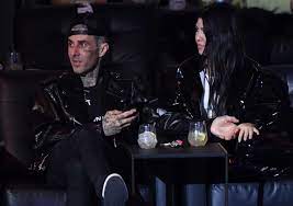 Kourtney kardashian and travis barker: See Kourtney Kardashian S Instagram Comment About Dressing Like Travis Barker