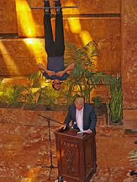 David blaine has admitted his 'dive of death' stunt was a failure after its dramatic finale was ruined by a presidential tv address. David Blaine Wikipedia