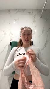 Watch online Jazmine aka Jazminesinging OnlyFans - Omg theres soooo many  new guys here because of my sale!! So to celebrate I wanted to send out  some on X-video
