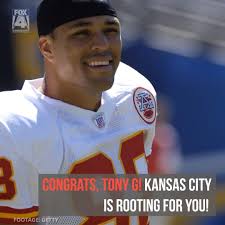 Congrats, Tony! , The legendary Chiefs TE Tony Gonzalez has been named a  2019 Pro Football Hall of Fame finalist!