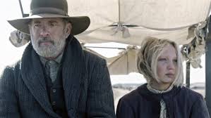 Thomas jeffrey hanks was born in concord, california, to janet marylyn (frager), a hospital worker, and amos mefford hanks, an itinerant cook. Neues Aus Der Welt Western Mit Tom Hanks Und Helena Zengel Ndr De Kultur Film Tipps