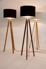 stehlampetripodbauhaus stilnussbaum holz etsy stehlampe holz stehlampe lampe