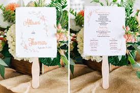 Gästebücher oder leinwände sind auf hochzeiten schon fast standard und fordern die hochzeitsgäste zu literarischen hochleistungen hinaus. Facher Fur Die Hochzeit Die Schonsten Exemplare Im Uberblick