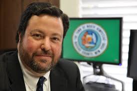 Long Island town, city payrolls drop 4.7 percent in 2013; police remain  highest paid