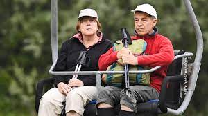 Check spelling or type a new query. Angela Merkel Mit Ihrem Wander Outfit Setzt Sie Ein Fashion Statement