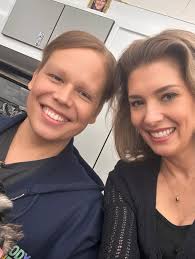 Ugh. They're so friggin kind! ซอ 2 H6OM لس K+ К HANK * X 10 O