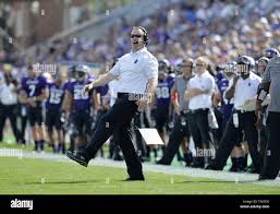 Northwestern head coach Pat Fitzgerald, left, and Northwestern offensive  lineman Shane Mertz (70) during an NCAA college football against Stanford  in Evanston, Ill, Saturday, Sept. 5, 2015. (AP Photo/Matt Marton  Stockfotografie