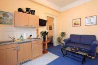 Enjoy hotel amenities such as the view from our porches, jacuzzi tubs, free wifi, fitness room, spa services and heated indoor pool (sugarcreek and sarasota (outdoor) location only). Hotel Central Inn Am Hauptbahnhof Berlin Aktualisierte Preise Fur 2021
