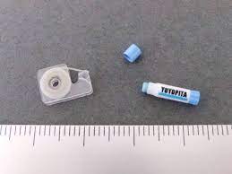 セロハンテープとスティックのり miniature yoyo studio ミニチュアのチュートリアル ミニチュア 作り方 スティックのり