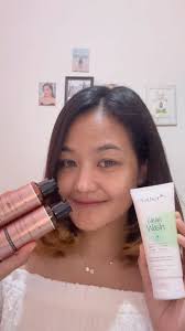 Esther Derma Bright Foaming Facial Wash membantu membersihkan wajah dari  debu dan kotoran yang menempel di kulit, sehingga menjadikan kulit wajah  menjadi lebih cerah, lembut, dan sehat! 🌸 Facial wash ini sangat