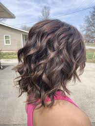 Beautiful Cinnamon Low Lights Big Loose Curls On Shoulder Length Bob Red Lowlights Kreationsbykatie Alo Wavy Bob Hairstyles Big Loose Curls Bob Hairstyles