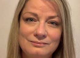 Lesley Mcgowan's Instagram, Twitter & Facebook