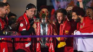 ¡2.063 millones de euros en fichajes!, todas las noticias de liga inglesa están en. Liverpool Arma Una Fiesta Y Levanta El Trofeo De Campeon En La Premier League Latin Us