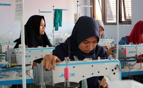 Check spelling or type a new query. Melihat Produksi Apd Dan Masker Di Smkn 2 Ponorogo
