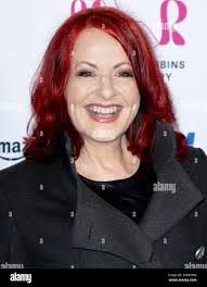 Carrie Robbins's Instagram, Twitter & Facebook