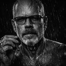 Anyone using aslains mods? is it safe to use ? without getting banned?