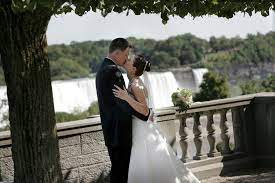 Oaks Garden Theatre Ceremony Niagara Falls Wedding Niagara Wedding Wedding Venues Ontario