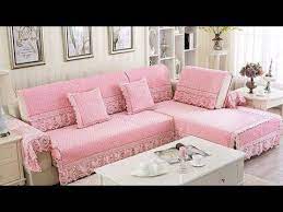 This pink sofa cover with red prints combined with a small ottoman and a pop of green to the chair and throw pillows are completely on. 35 Sofa Cover Ideas Ø§Ù„ØªÙ†Ø¬ÙŠØ¯ Ø£ØºØ·ÙŠØ© Ø§Ù„Ø³Ø±ÙŠØ± Ø§Ù„ÙØ±Ø§Ø´
