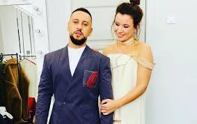Все популярные песни monatik качай и слушай бесплатно! Zhena Dmitriya Monatika Monatik Irina Demicheva Rastrogala Snimkami S Detmi Rbk Ukraina