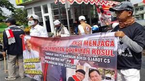 Berita terkini ~ akhirnya komunis dan budi djarot saling terjang ~ kabar info viral budi djarot. Ummat Islam Tasikmalaya Tuntut Polisi Tangkap Denny Siregar Dan Budi Djarot