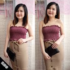 Nia pun berpose di jalanan depan komplek dengan santainya. Baju Inner Dalaman Kemben Pendek Seksi Pergi Jalan Kekinian Fashion Trend Cewek Wanita Murah 8949 Shopee Indonesia