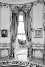 Une Jib Door Ouverte Dans La Salle Bleue A La Maison Blanche Dans Le Style Empire An Open Jib Door In The Blue Room Of The White House Decorated In Shtory