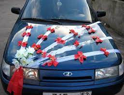 Tulisannya akan disepuh dengan warna emas, sehingga menampilkan kesan yang sederhana tapi terlihat indah. Mesin Perkahwinan Hiasan Dengan Reben Dan Bunga Bagaimana Untuk Menghias Kereta Perkahwinan Dengan Tangan Anda Sendiri Foto